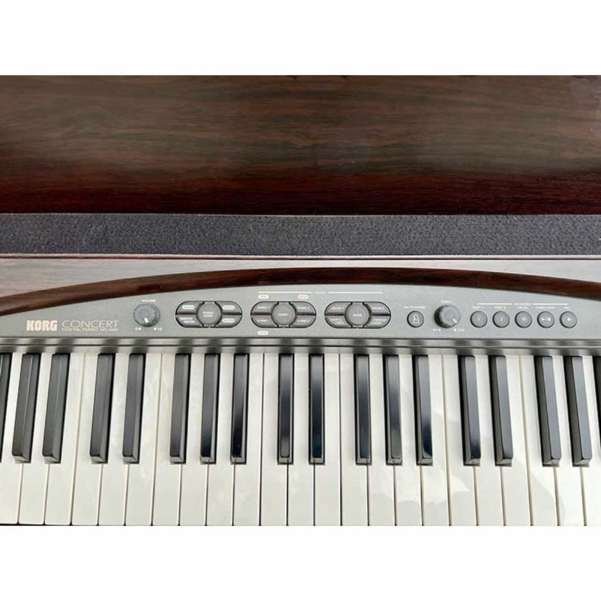 Bàn phím đàn piano điện Korg NC500 với thiết kế console màu gỗ sang trọng tại TÂN NHẠC CỤ