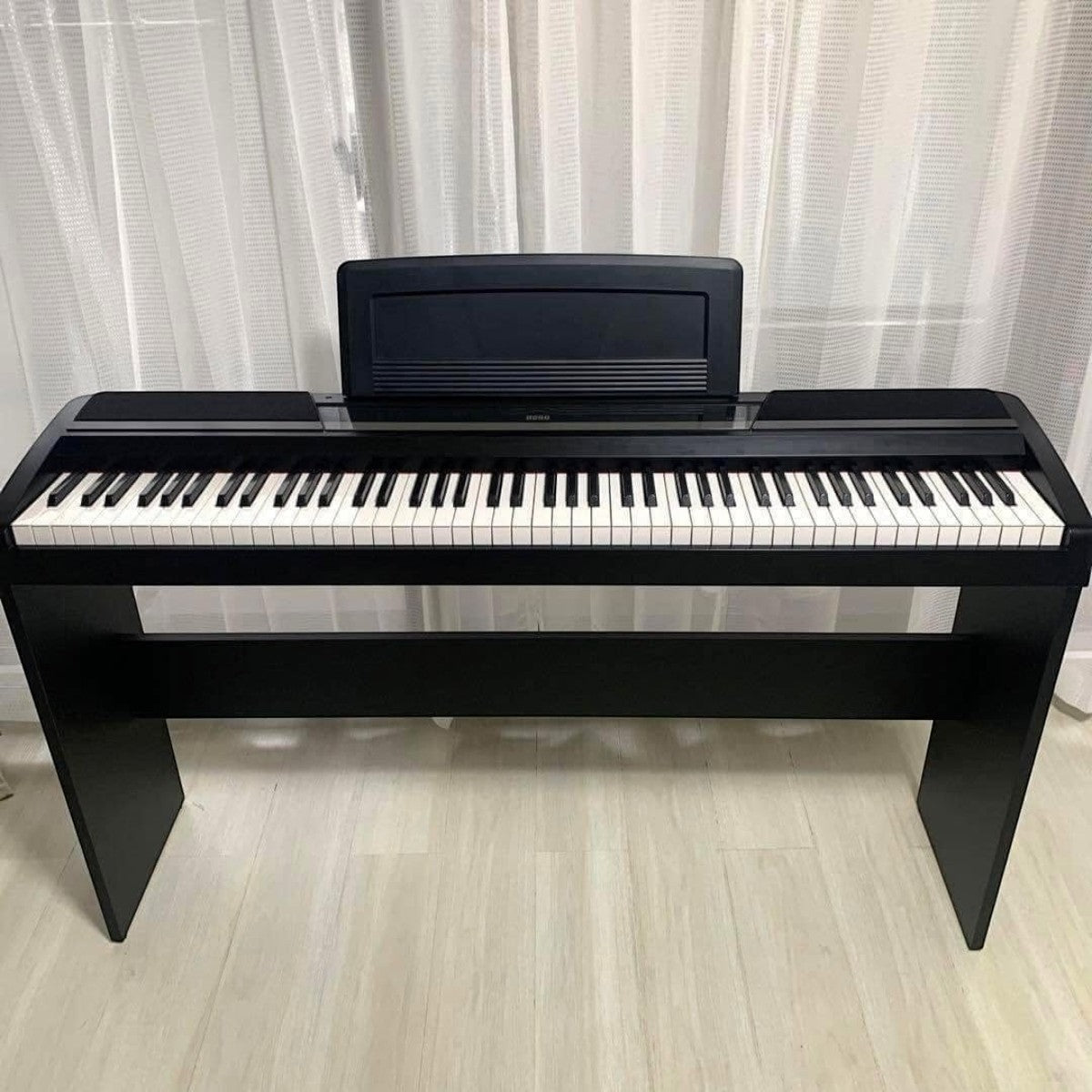 Đàn piano điện Korg SP170 màu đen thiết kế tối giản với 88 phím búa NH tại TÂN NHẠC CỤ
