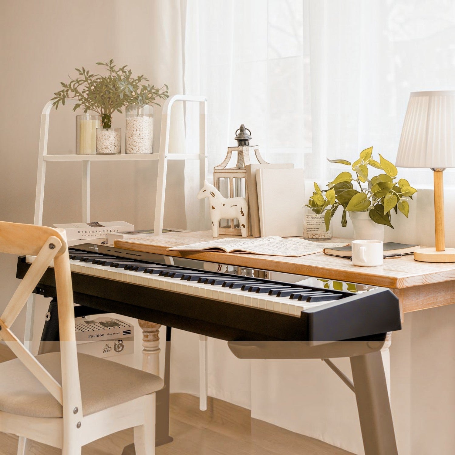 Đàn piano điện NUX NPK-10 màu đen đặt trên bàn gỗ trong không gian phòng khách ấm cúng tại Tân Nhạc Cụ