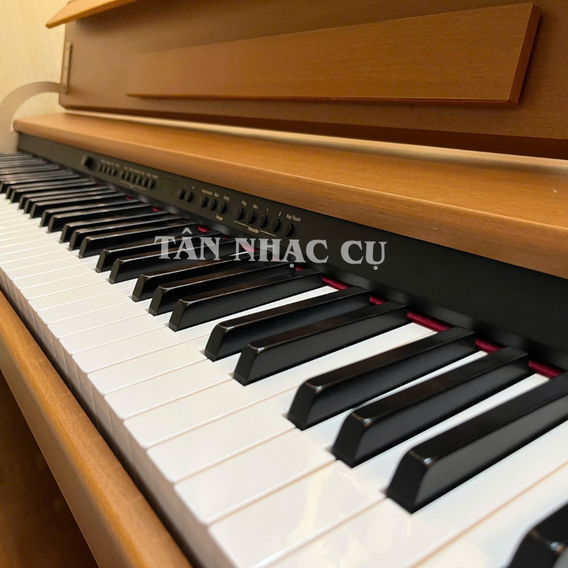 Đàn piano điện Roland DP900 màu gỗ cherry thanh lịch với bàn phím búa Progressive Hammer tại TÂN NHẠC CỤ