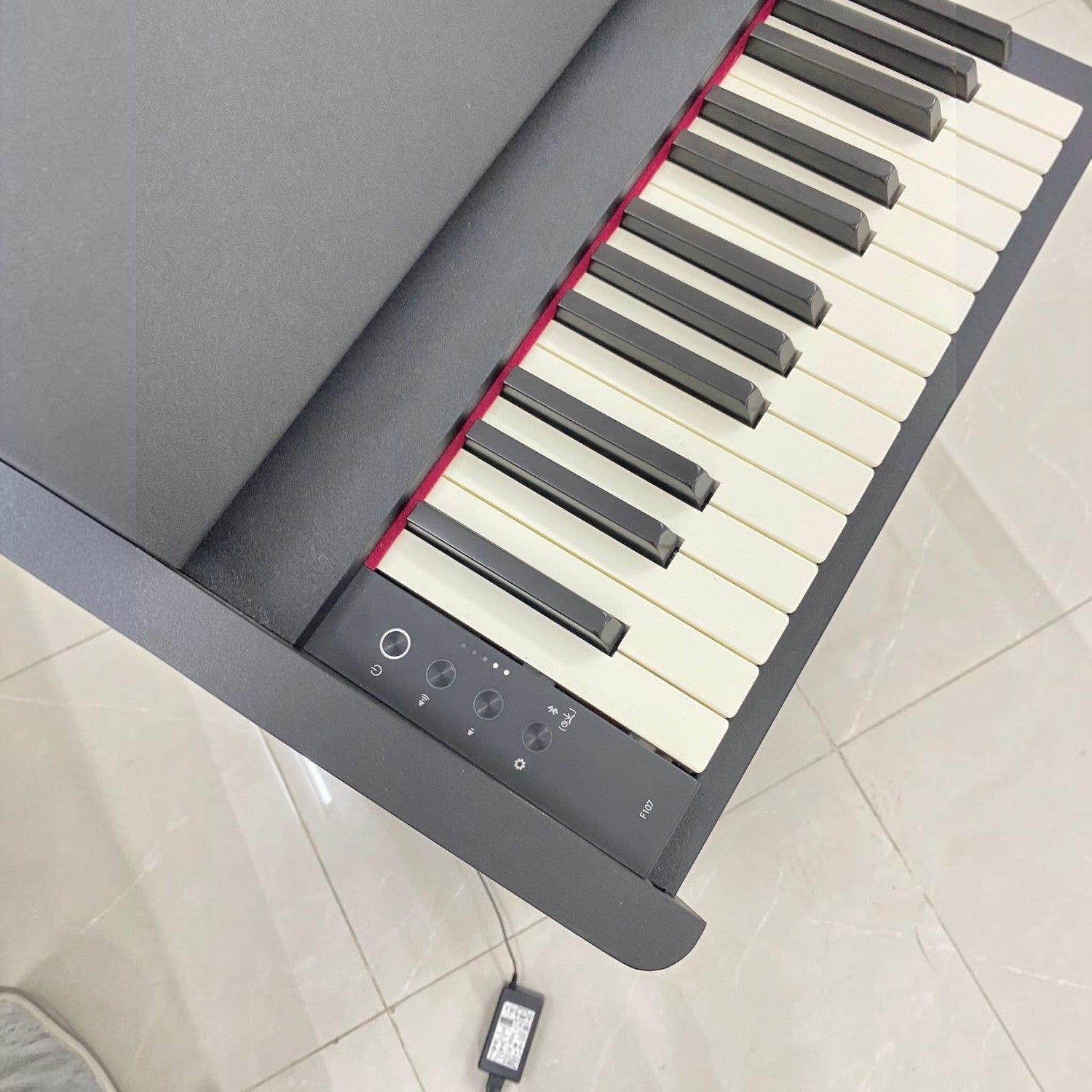 Đàn piano điện Roland F107 màu đen với bàn phím PHA-4 Standard tại cửa hàng TÂN NHẠC CỤ