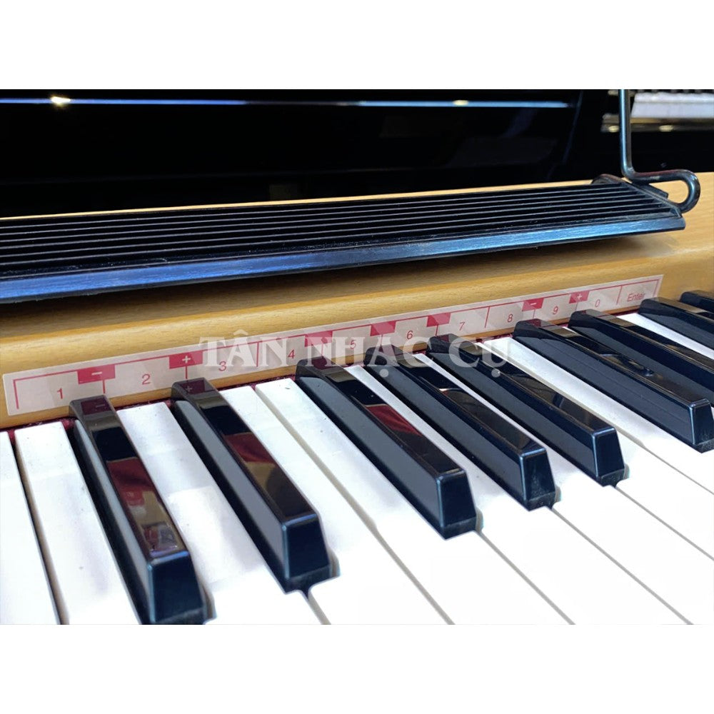 Cận cảnh bàn phím đàn piano điện Roland F30 tại TÂN NHẠC CỤ với thiết kế phím trắng đen tiêu chuẩn