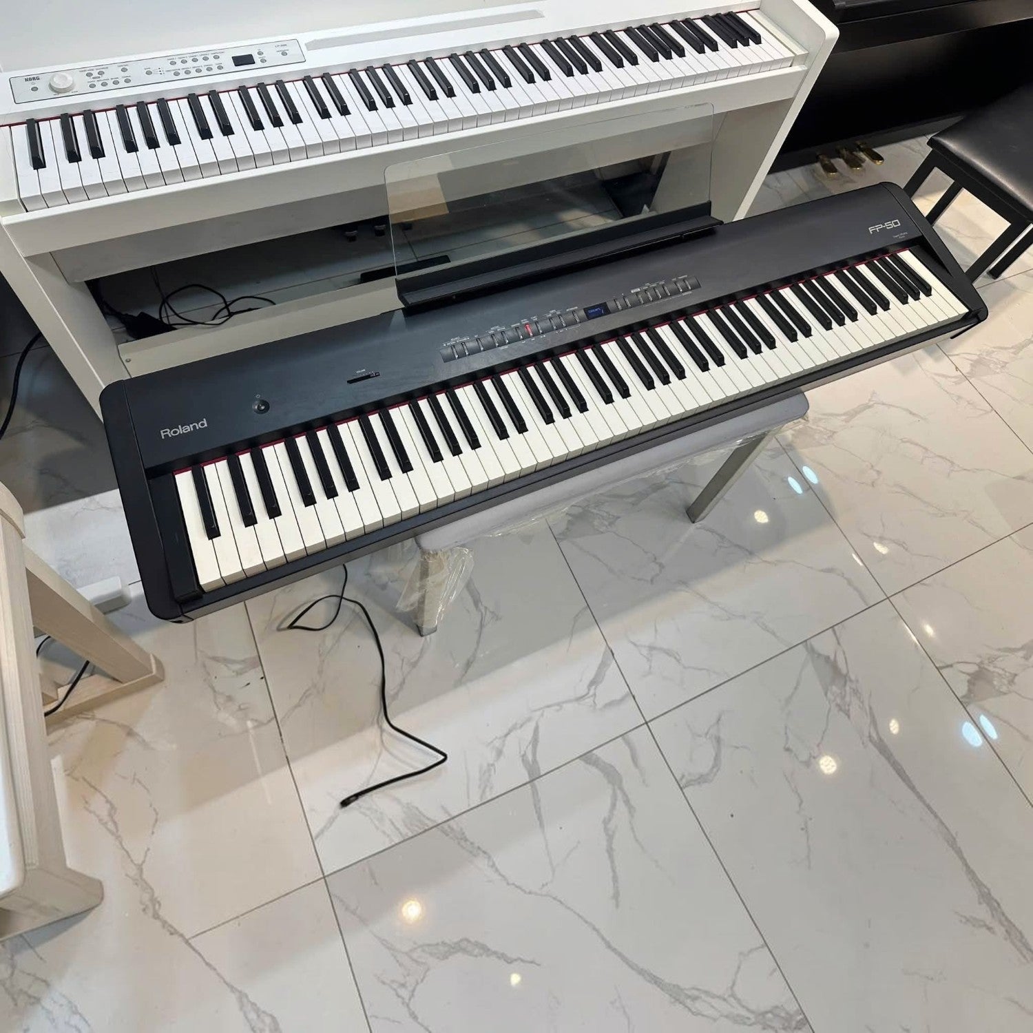 Đàn piano điện Roland FP-E50 màu đen 88 phím tại showroom TÂN NHẠC CỤ