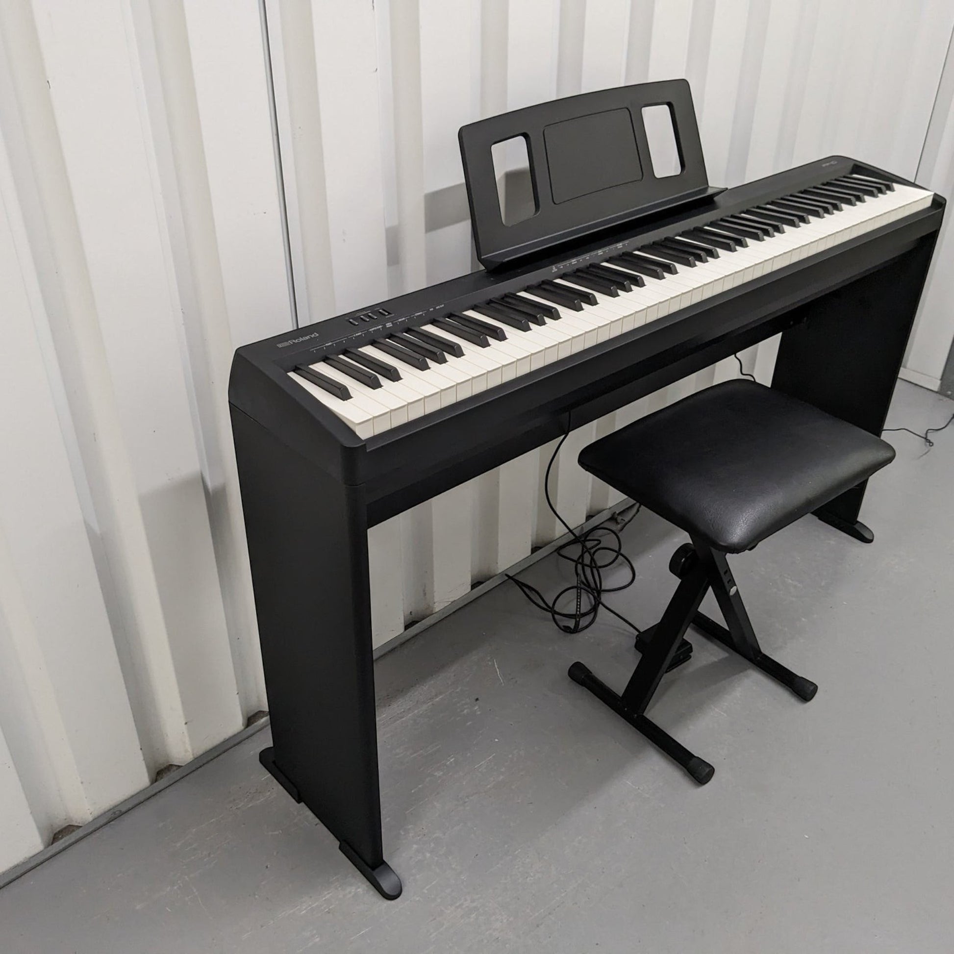 Đàn piano điện Roland FP-10 màu đen với bàn phím PHA-4 tại TÂN NHẠC CỤ