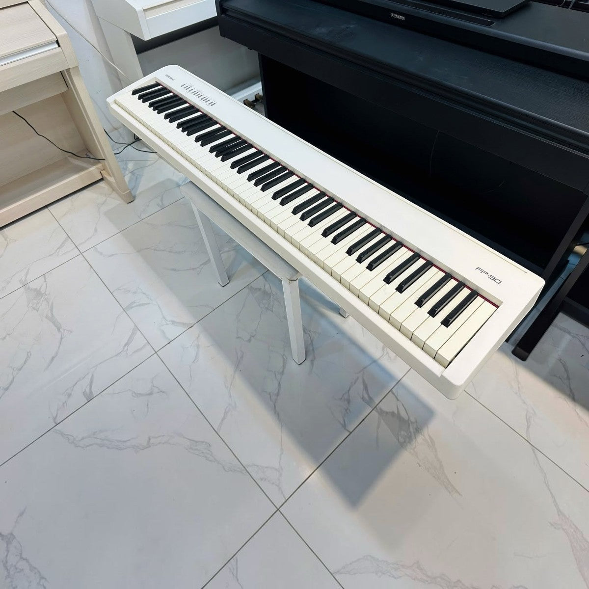 Đàn piano điện Roland FP-30 màu trắng hàng lướt tại TÂN NHẠC CỤ với bàn phím búa nặng PHA-4 Standard
