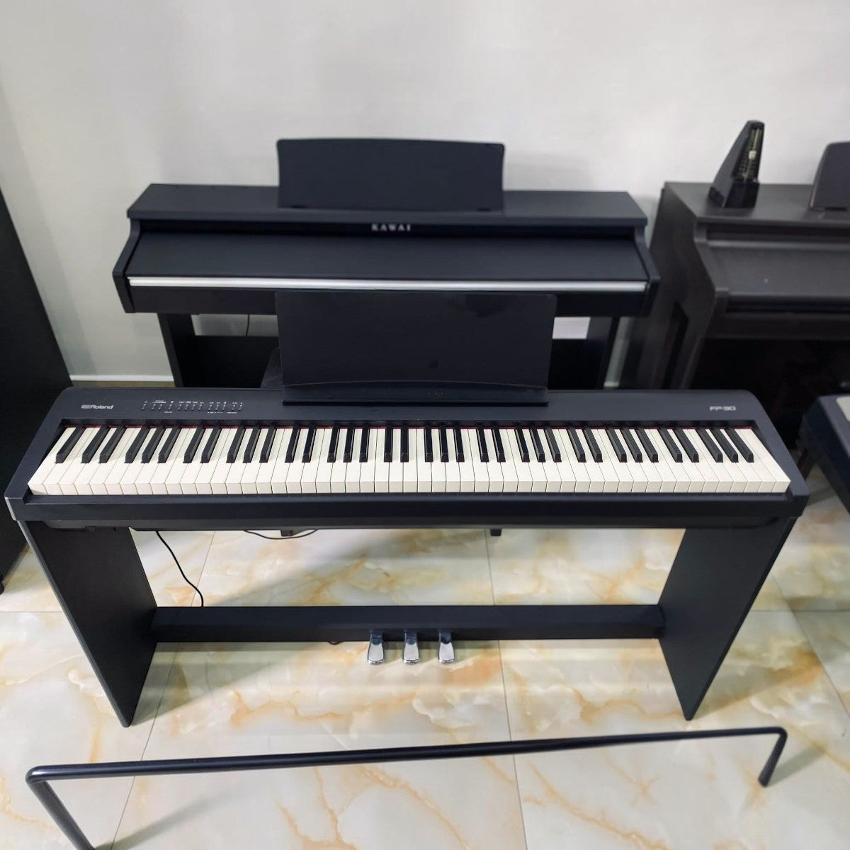 Đàn piano điện Roland FP-30 màu đen tại showroom Tân Nhạc Cụ với bàn phím búa nặng PHA-4 Standard