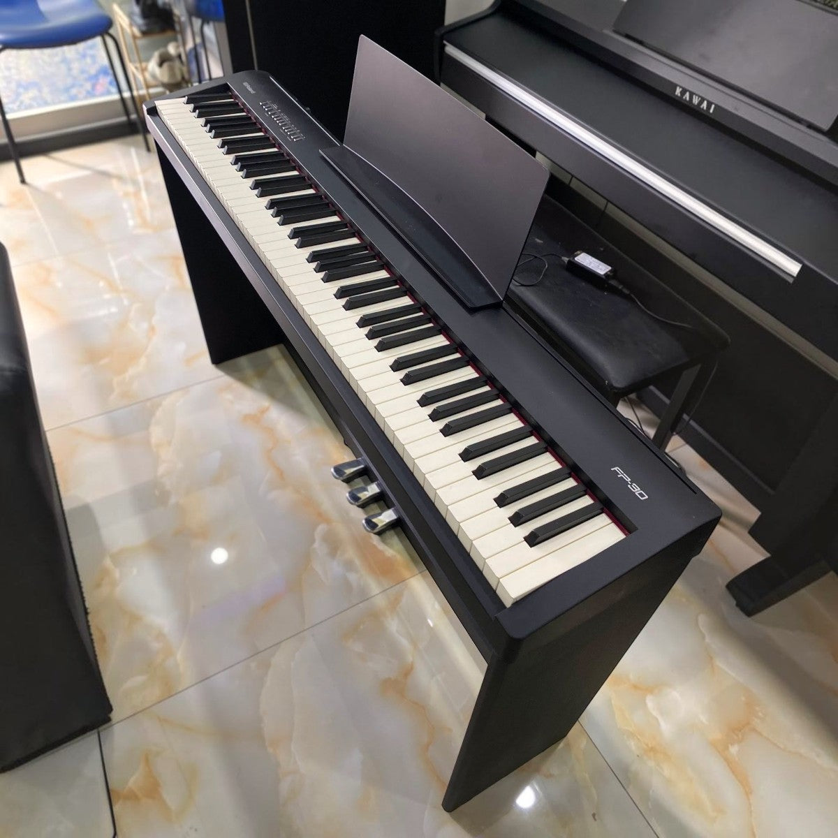 Đàn piano điện Roland FP-30 màu đen hàng lướt với bàn phím búa nặng PHA-4 tại showroom TÂN NHẠC CỤ