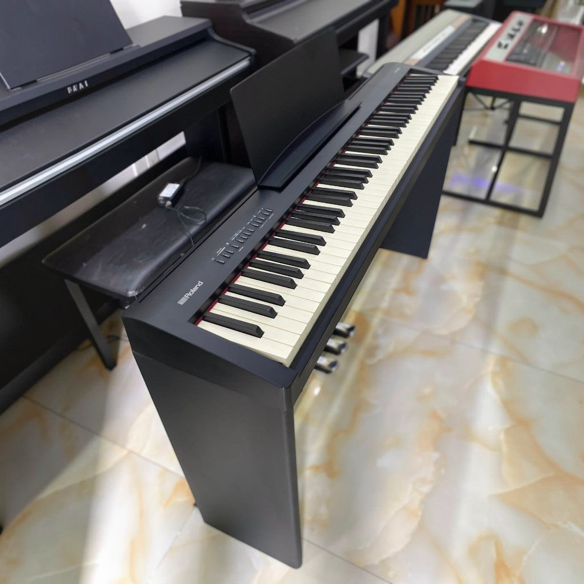 Đàn piano điện Roland FP-30 màu đen tại showroom TÂN NHẠC CỤ, thiết kế 88 phím búa nặng PHA-4 Standard.