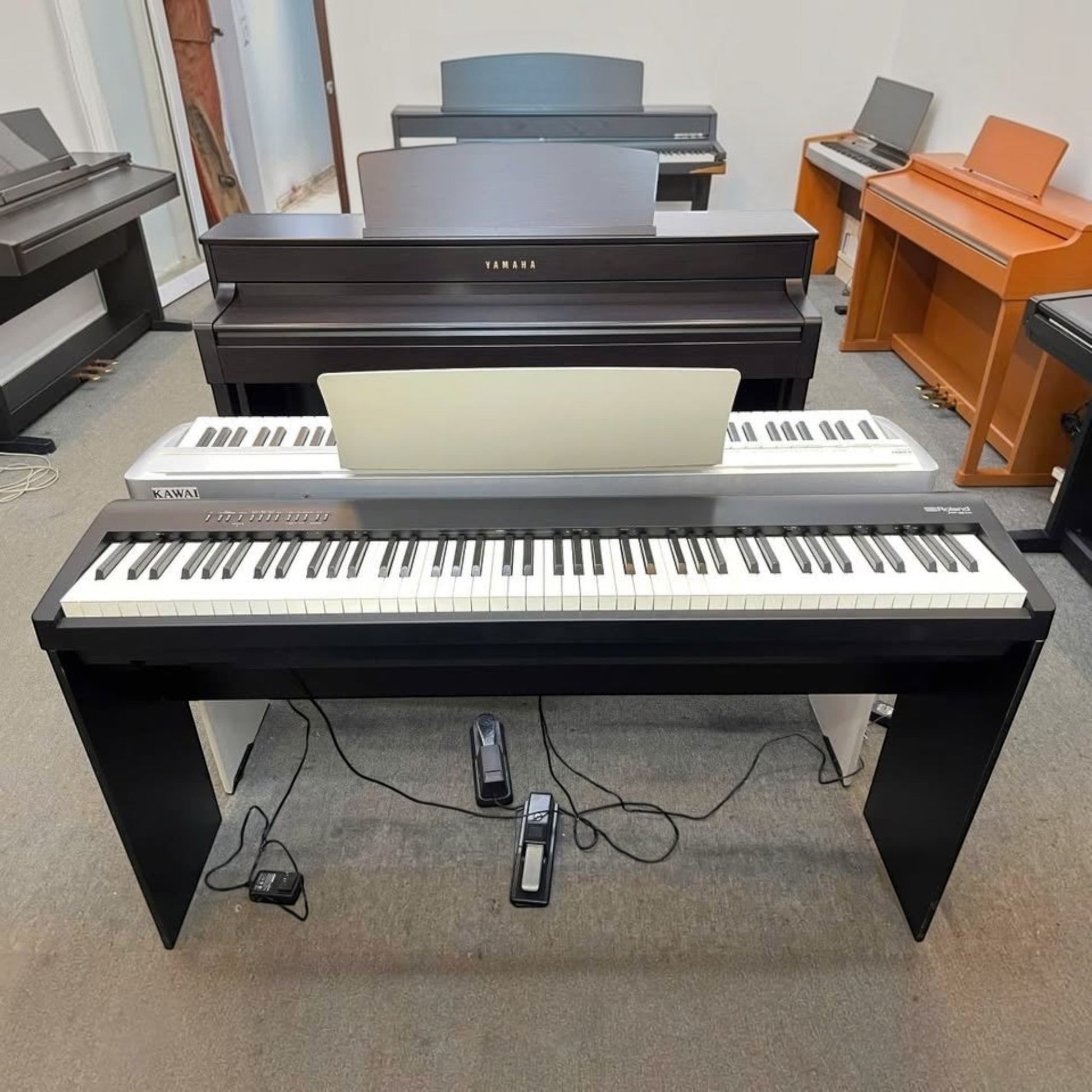 Đàn piano điện Roland FP-30X màu đen tại showroom TÂN NHẠC CỤ, thiết kế 88 phím búa PHA-4 hiện đại