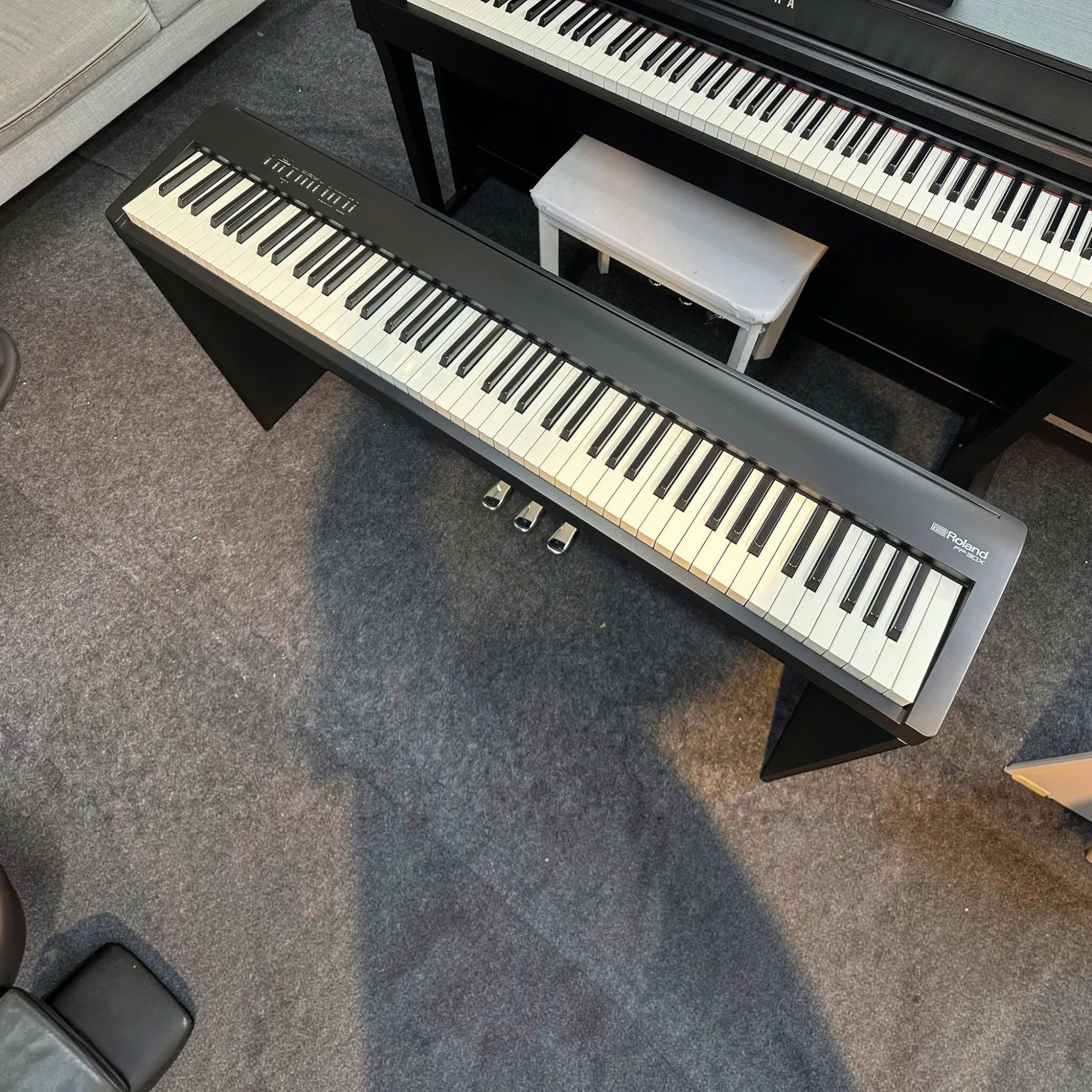 Đàn piano điện Roland FP-30X màu đen với 88 phím búa PHA-4 tại showroom TÂN NHẠC CỤ