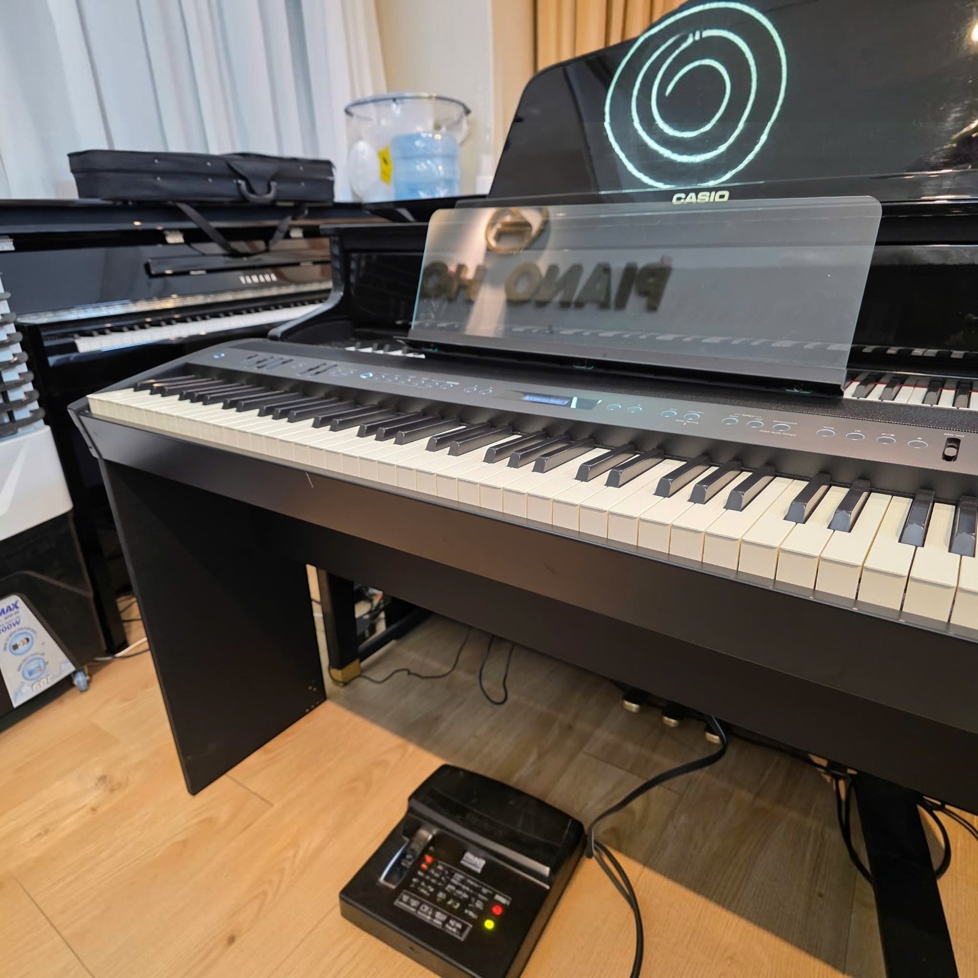 Đàn piano điện Roland FP-60X màu đen với 88 phím búa tại showroom TÂN NHẠC CỤ