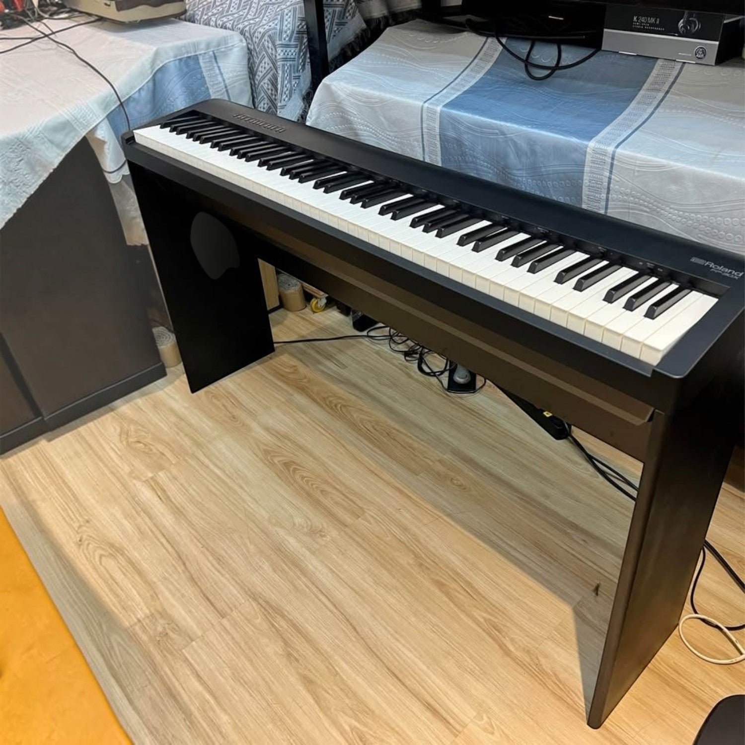 Đàn piano điện Roland FP-90X màu đen với bàn phím lai gỗ PHA-50 tại showroom TÂN NHẠC CỤ