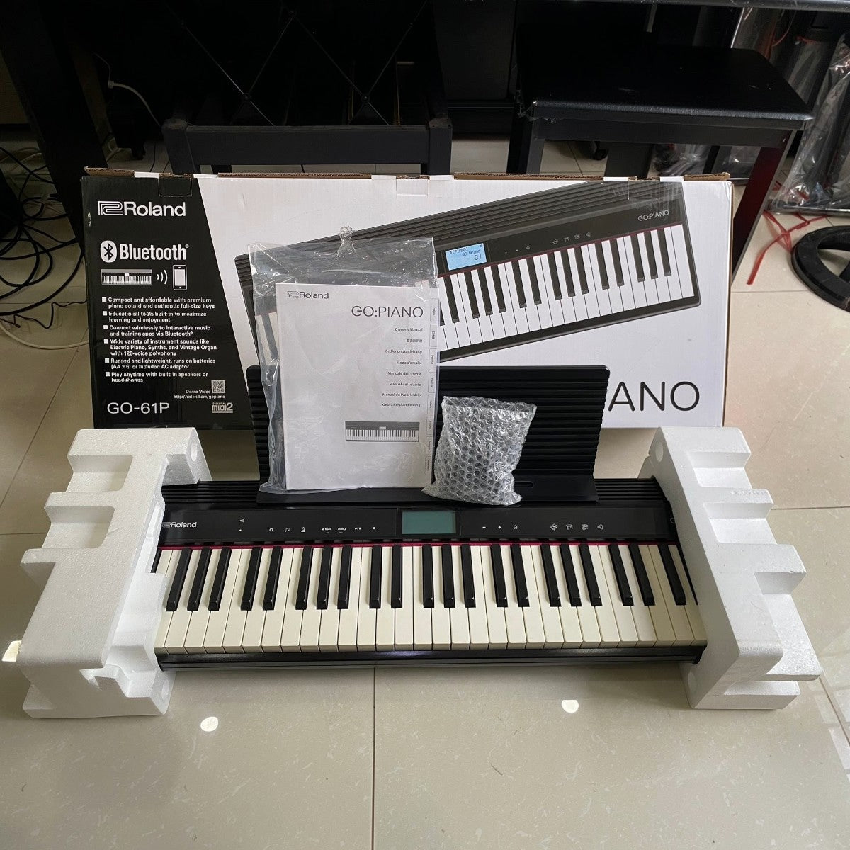 Đàn piano điện Roland GO:61 màu đen trong hộp tại Tân Nhạc Cụ, kèm giá nhạc và hướng dẫn sử dụng
