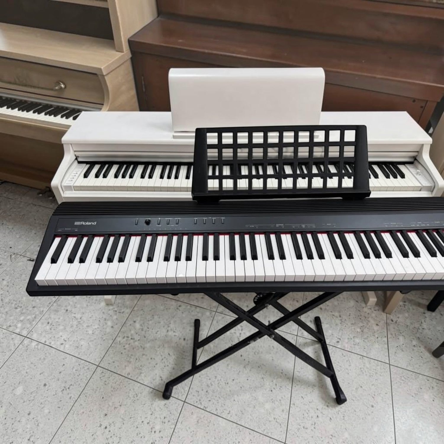 Đàn piano điện Roland GO88 màu đen với 88 phím tại showroom TÂN NHẠC CỤ