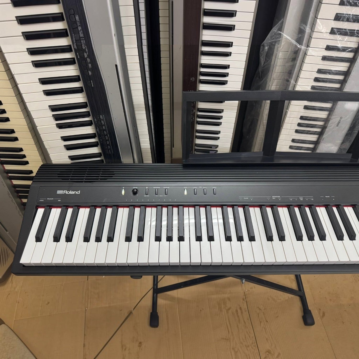 Đàn piano điện Roland GO88 màu đen với 88 phím full-size tại showroom Tân Nhạc Cụ
