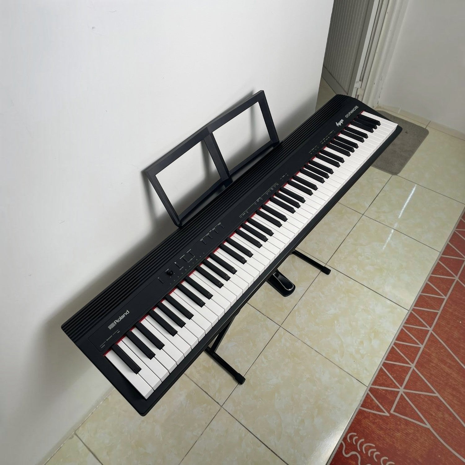 Đàn piano điện Roland GO:88 màu đen 88 phím tại TÂN NHẠC CỤ, thiết kế gọn nhẹ, hiện đại cho người mới bắt đầu.