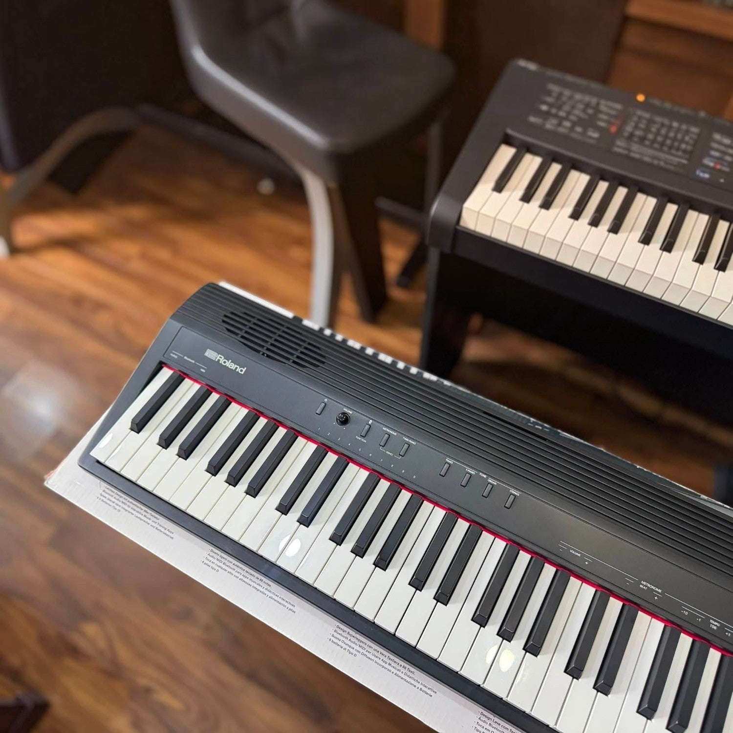 Đàn piano điện Roland GO88 màu đen tại showroom TÂN NHẠC CỤ, thiết kế 88 phím gọn nhẹ cho người mới bắt đầu.