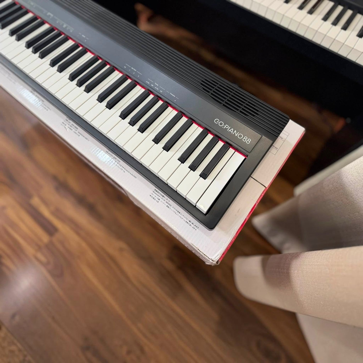 Đàn piano điện Roland GO88 màu đen tại showroom TÂN NHẠC CỤ, thiết kế 88 phím gọn nhẹ cho người mới bắt đầu.