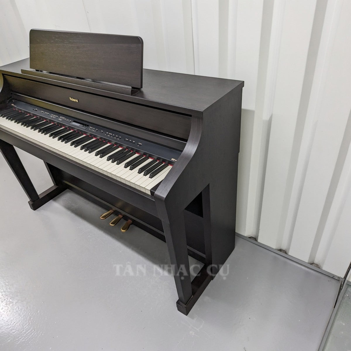 Đàn piano điện Roland HP-507 màu đen sang trọng, thiết kế dáng tủ cao cấp tại Tân Nhạc Cụ
