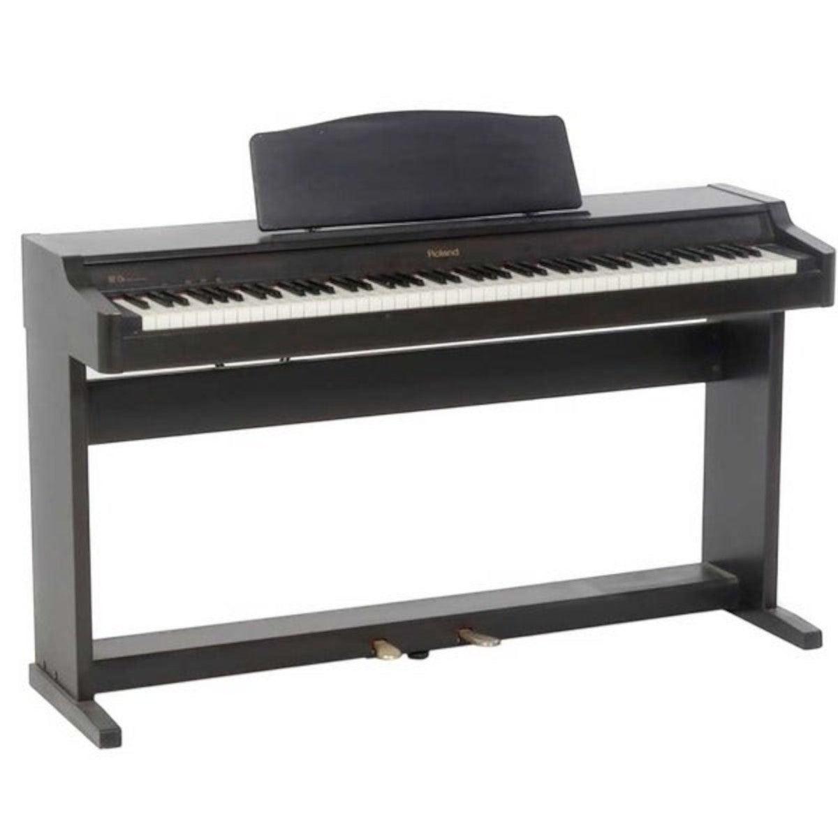 Đàn piano điện Roland HP-126 cũ màu đen dáng tủ tại TÂN NHẠC CỤ với 88 phím nặng và 3 pedal