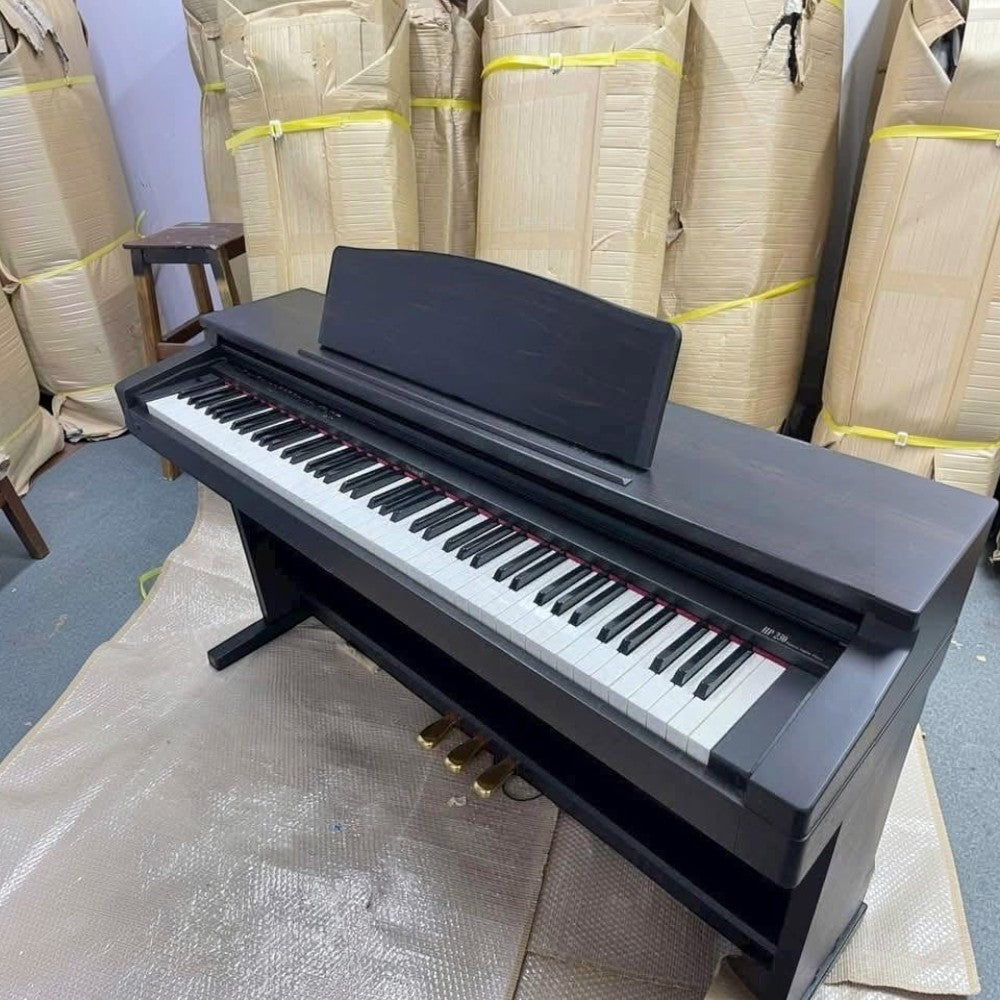 Đàn piano điện Roland HP145 màu đen dáng tủ tại TÂN NHẠC CỤ với bàn phím búa 88 phím và 3 pedal