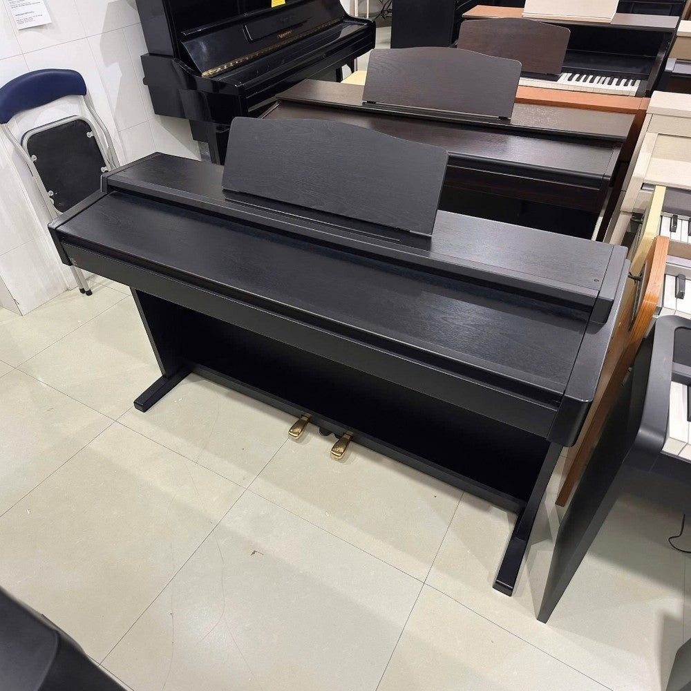 Đàn piano điện Roland HP145 màu đen dáng tủ tại Tân Nhạc Cụ với bàn phím búa 88 phím và 3 pedal