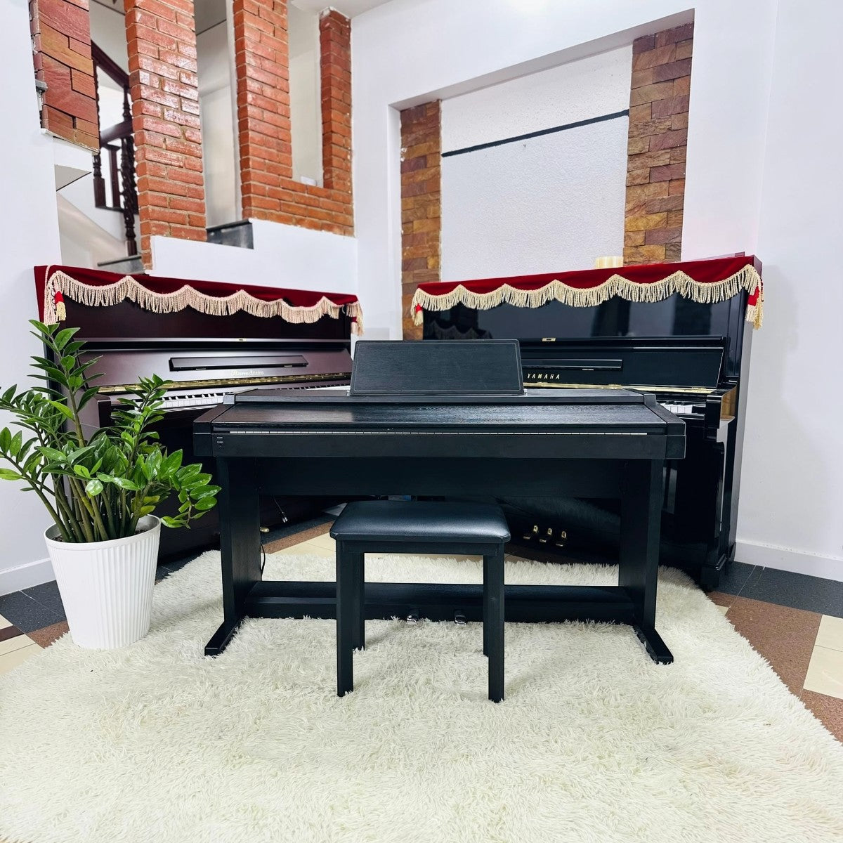 Đàn piano điện Roland HP1700 màu đen dáng console cổ điển tại showroom TÂN NHẠC CỤ
