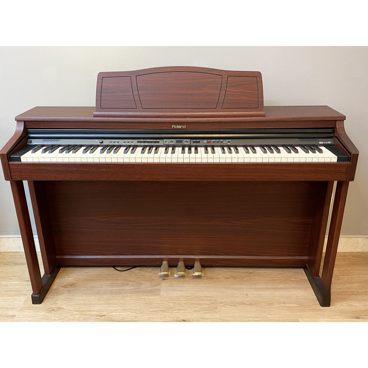 Đàn piano điện Roland HP205GP màu nâu gỗ sang trọng với bàn phím búa PHA II tại Tân Nhạc Cụ