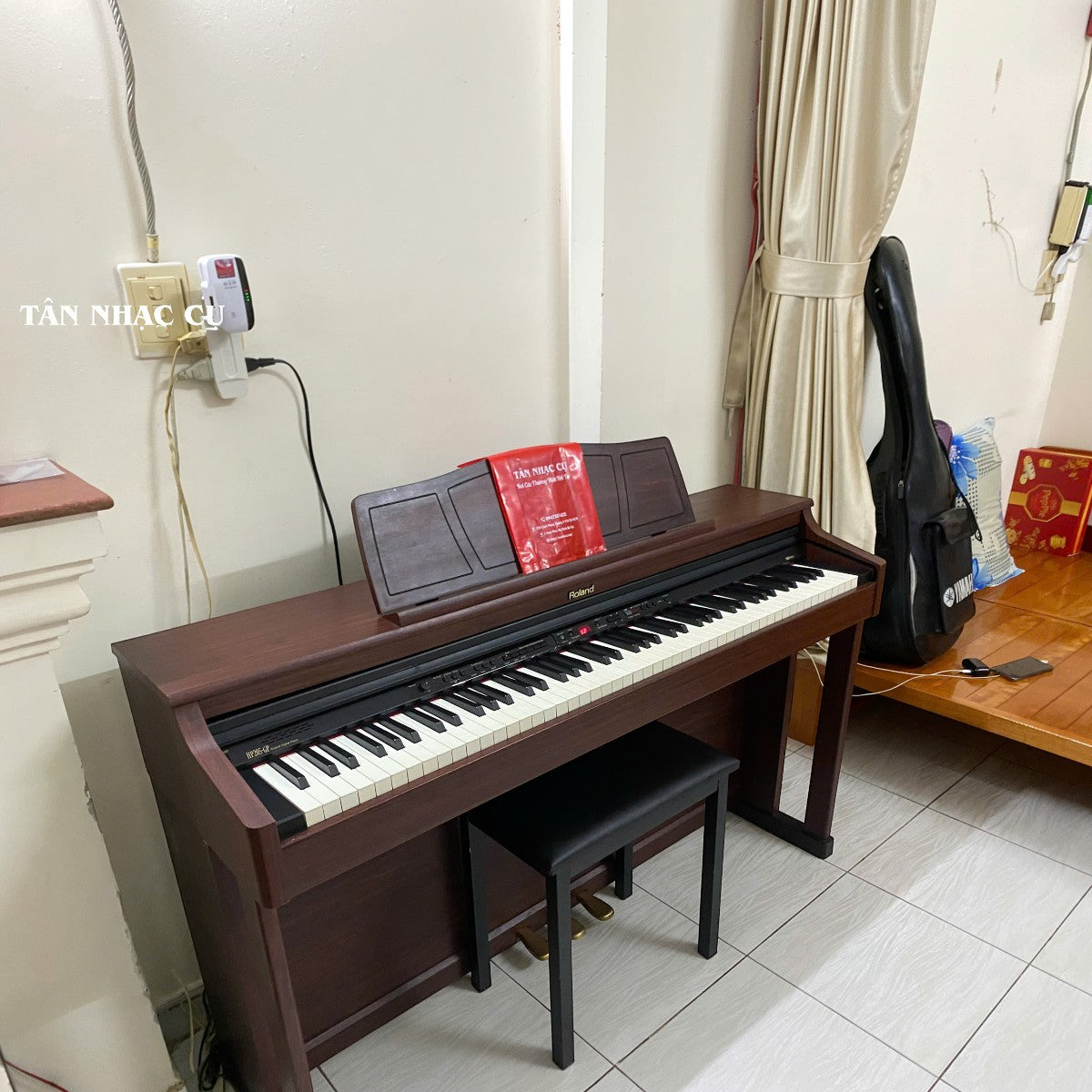 Đàn piano điện Roland HP205GP màu nâu gỗ sang trọng với bàn phím PHA II tại TÂN NHẠC CỤ