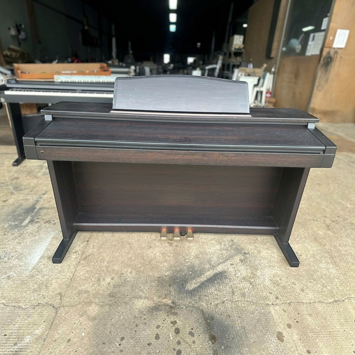 Đàn piano điện Roland HP230 dáng tủ màu nâu gỗ sang trọng tại TÂN NHẠC CỤ