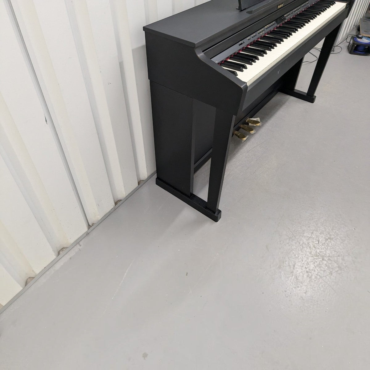 Đàn piano điện Roland HP503 màu đen sang trọng tại showroom TÂN NHẠC CỤ