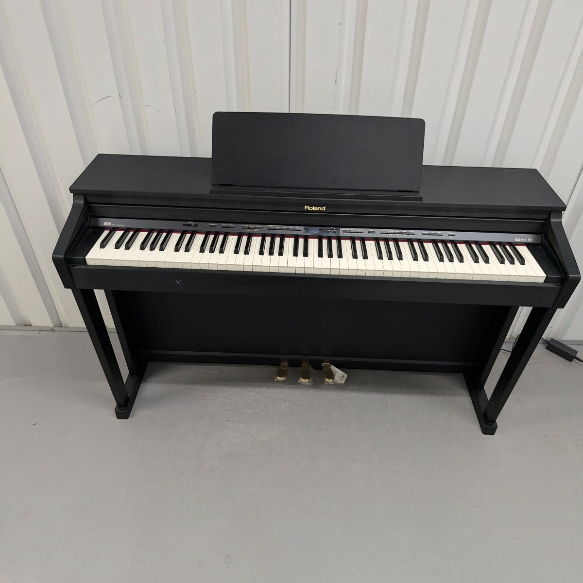 Đàn piano điện Roland HP503 màu đen sang trọng tại Tân Nhạc Cụ với bàn phím Ivory Feel-S và thiết kế thùng đàn gọn