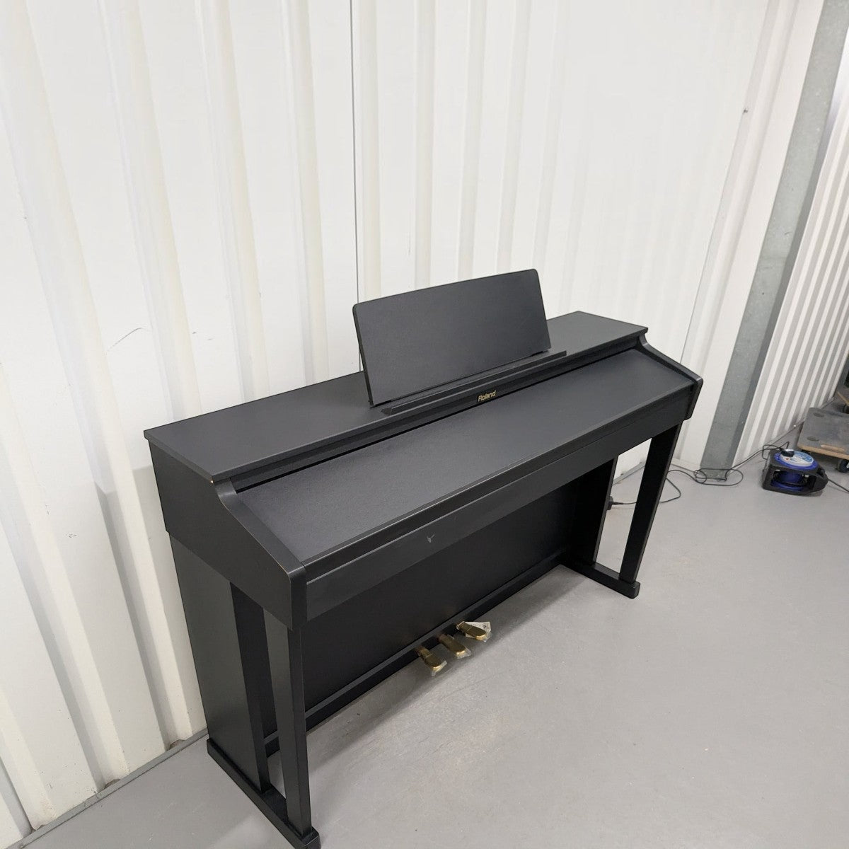 Đàn piano điện Roland HP503 màu đen sang trọng tại showroom TÂN NHẠC CỤ