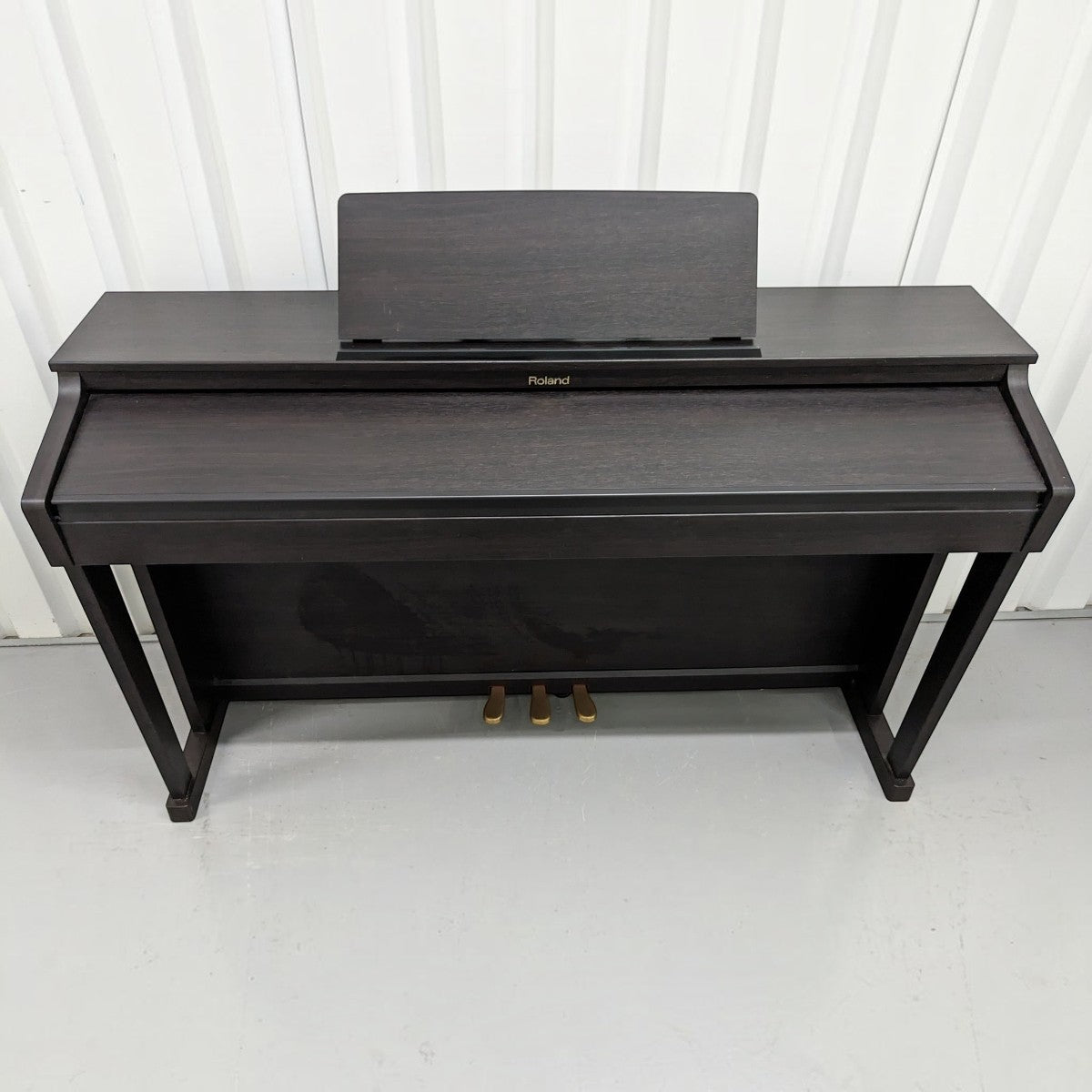 Đàn piano điện Roland HP503 màu đen mờ sang trọng tại TÂN NHẠC CỤ, thiết kế thùng đàn gọn gàng, tinh tế