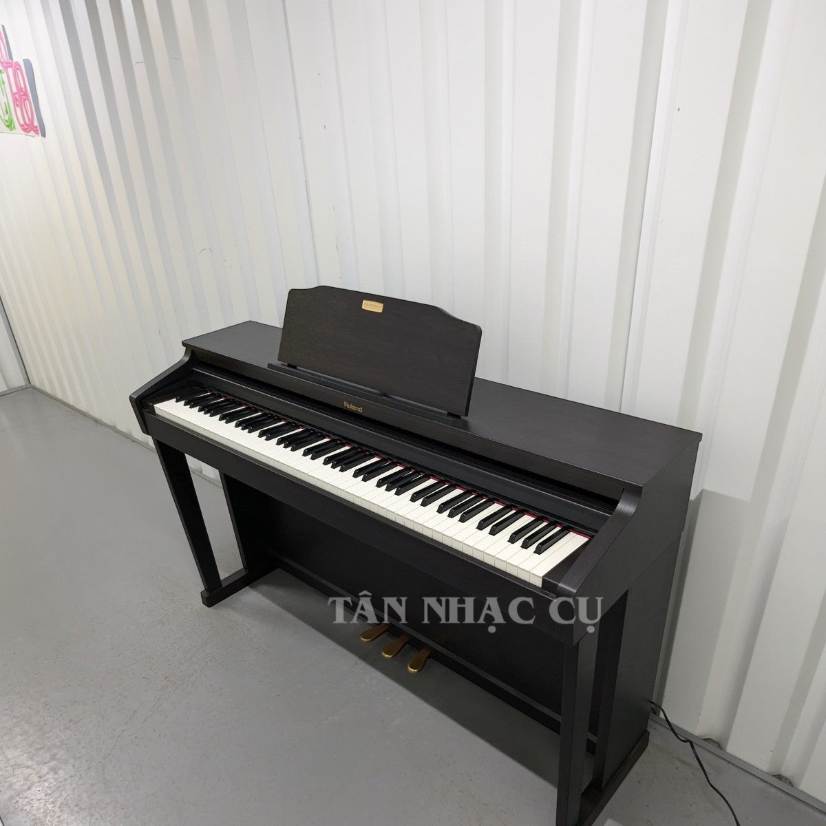 Đàn piano điện Roland HP504 màu đen dáng console tại Tân Nhạc Cụ với bàn phím búa PHA-4 cao cấp
