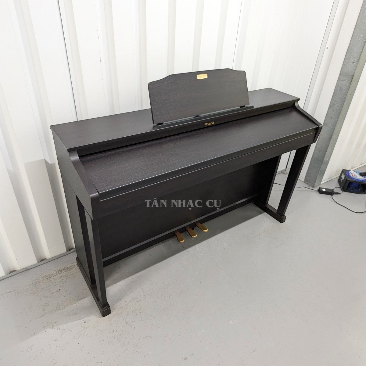 Đàn piano điện Roland HP504 màu đen dáng console tại TÂN NHẠC CỤ