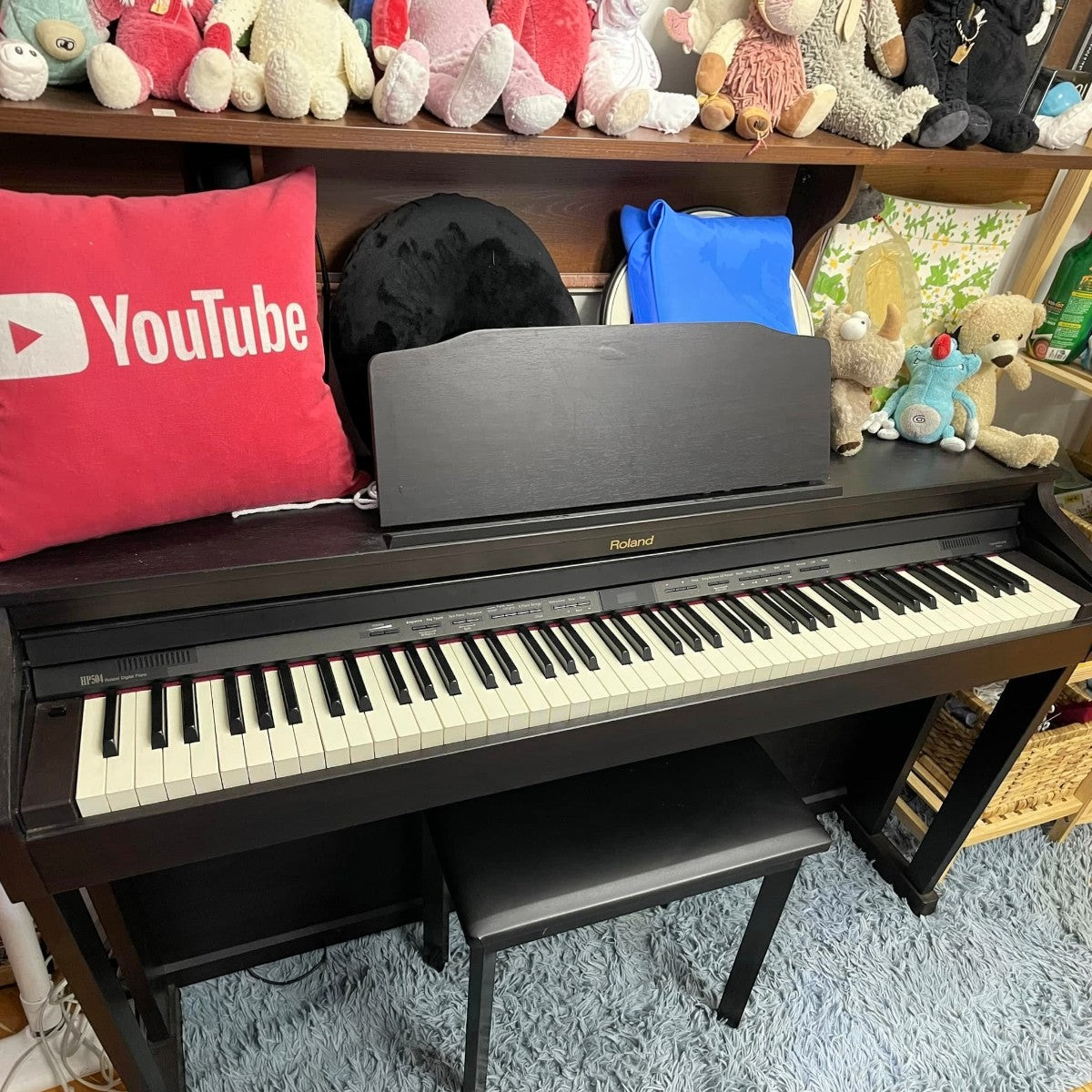 Đàn piano điện Roland HP504 màu đen dáng console với bàn phím PHA-4 tại cửa hàng TÂN NHẠC CỤ