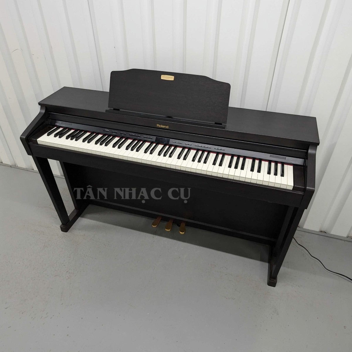 Đàn piano điện Roland HP504 dáng console màu đen sang trọng tại TÂN NHẠC CỤ