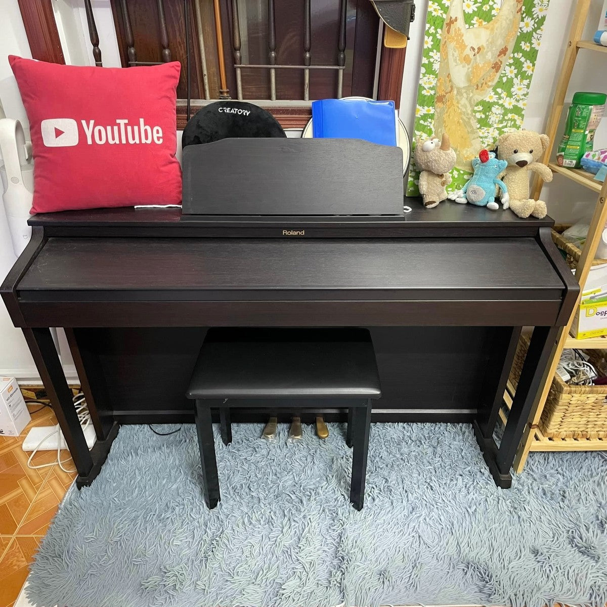 Đàn piano điện Roland HP504 màu đen dáng console tại cửa hàng TÂN NHẠC CỤ