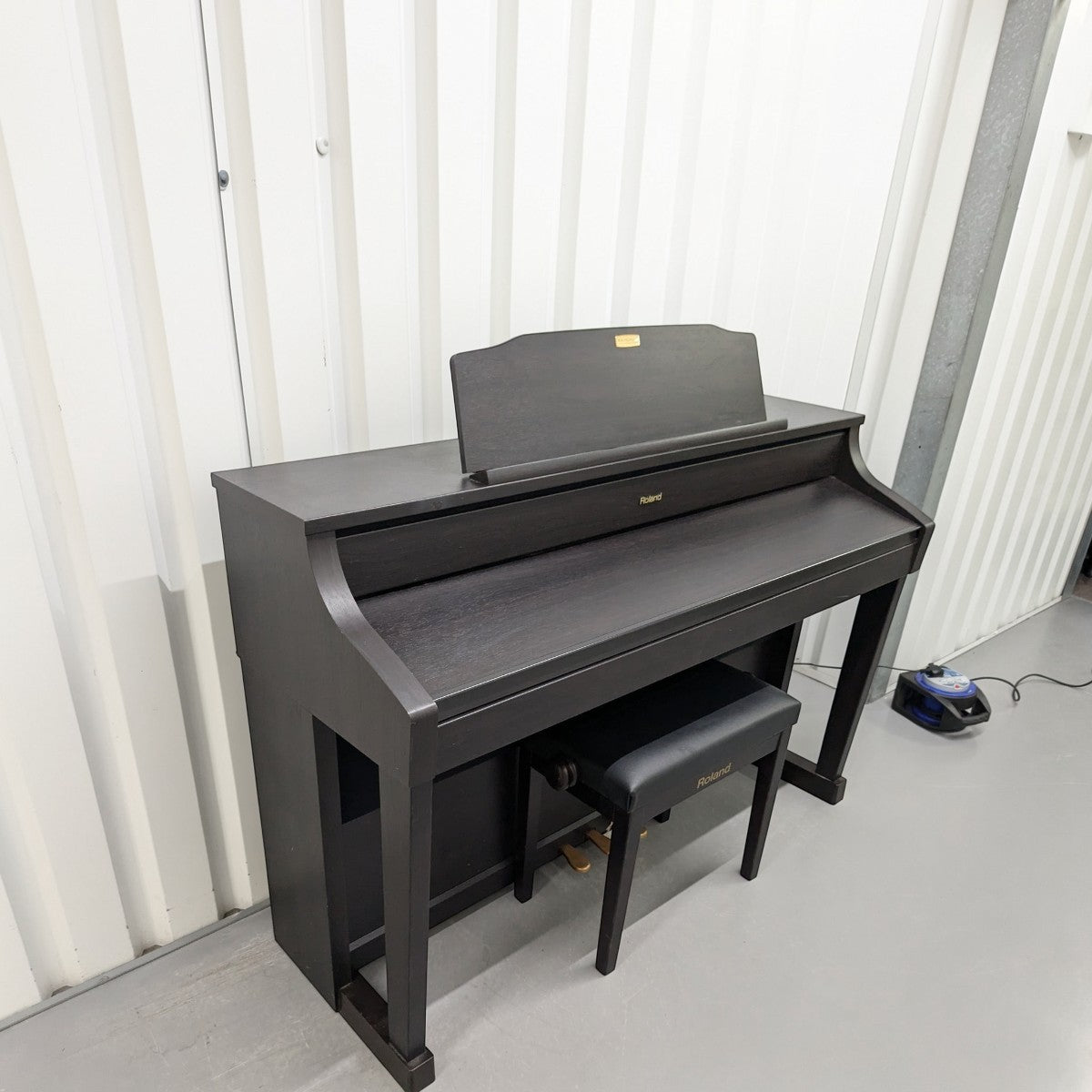 Đàn piano điện Roland HP508GP màu đen sang trọng tại TÂN NHẠC CỤ, thiết kế dáng tủ cao cấp với bàn phím PHA-4 Concert.