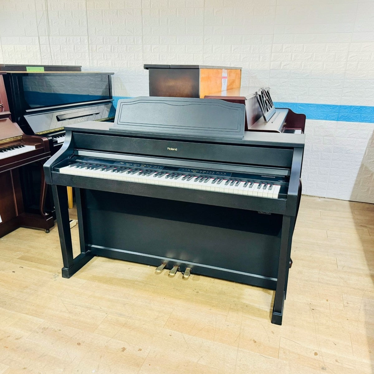 Đàn piano điện Roland HP508GP màu đen sang trọng tại cửa hàng TÂN NHẠC CỤ