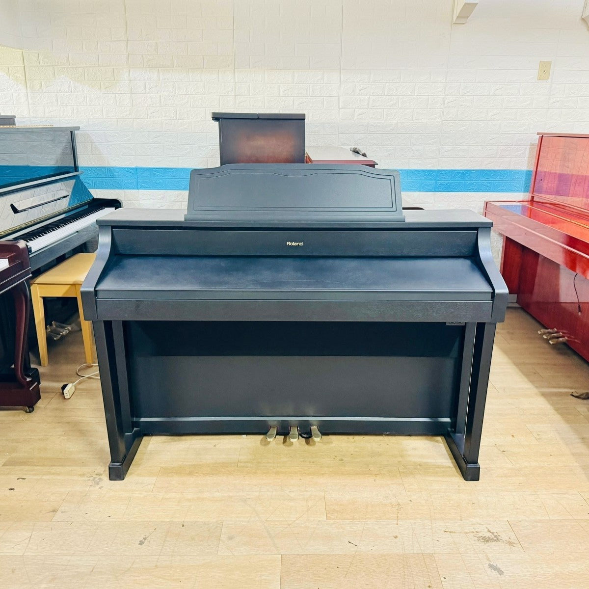 Đàn piano điện Roland HP508GP màu đen sang trọng tại showroom TÂN NHẠC CỤ
