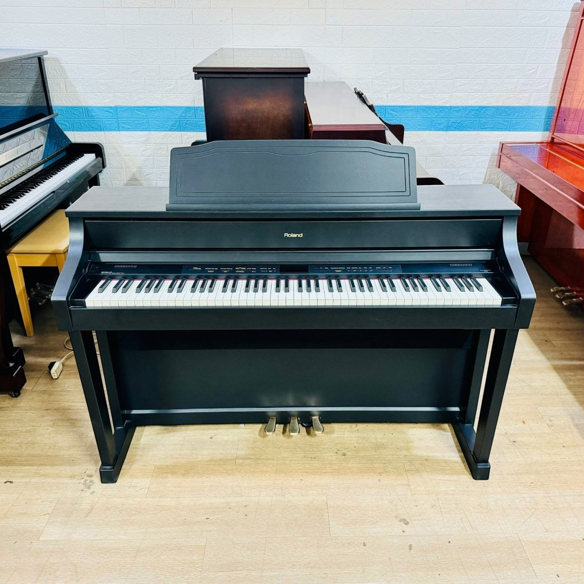 Đàn piano điện Roland HP508GP màu đen sang trọng tại cửa hàng TÂN NHẠC CỤ