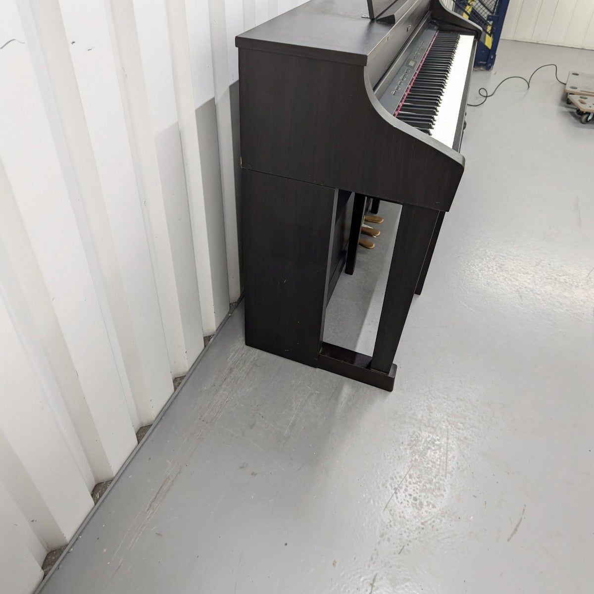 Đàn piano điện Roland HP508GP màu đen bóng gương tại showroom TÂN NHẠC CỤ