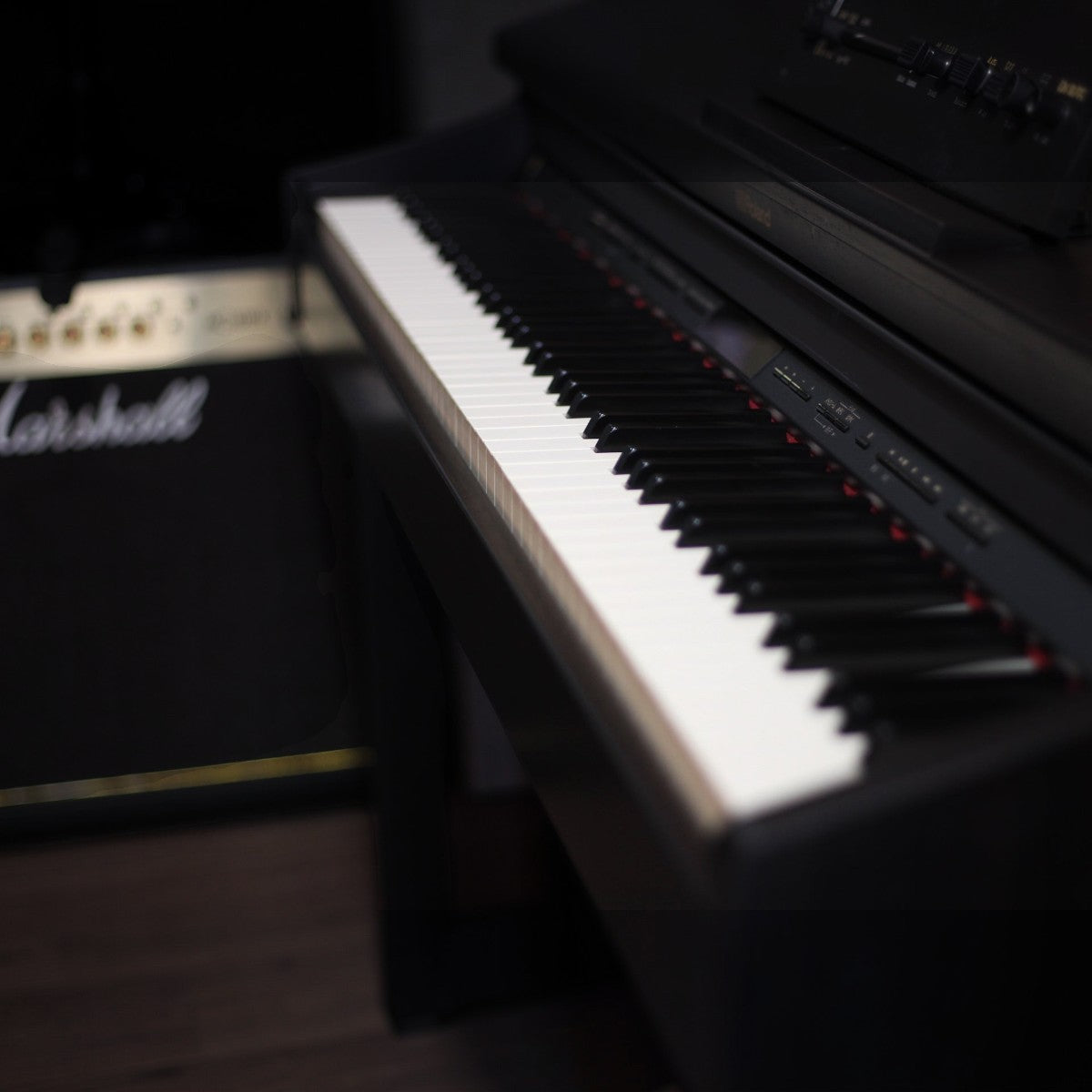 Đàn piano điện Roland HP601 màu đen với bàn phím PHA-50 cao cấp tại cửa hàng TÂN NHẠC CỤ