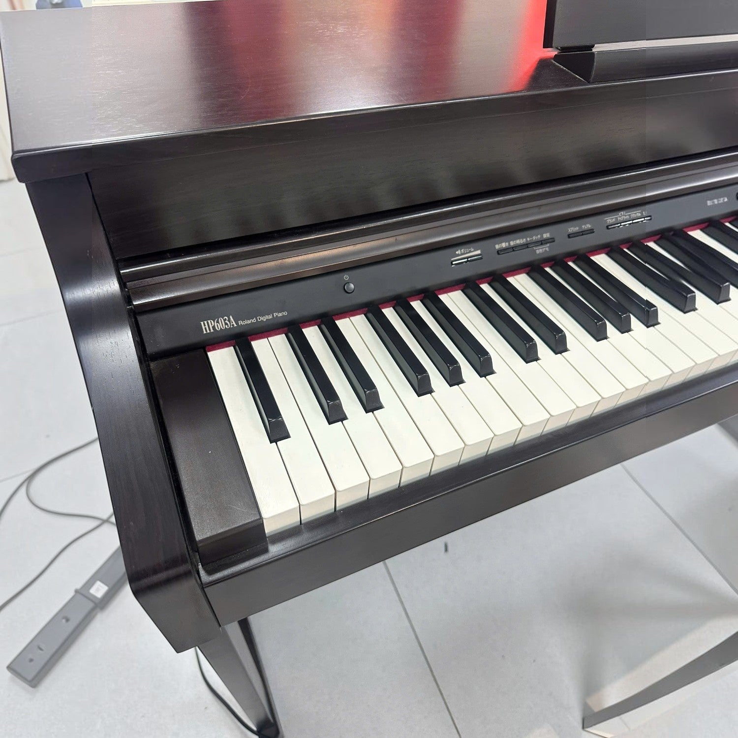 Đàn piano điện TÂN NHẠC CỤ Roland HP603 màu đen với bàn phím PHA-50 lai gỗ nhựa cao cấp