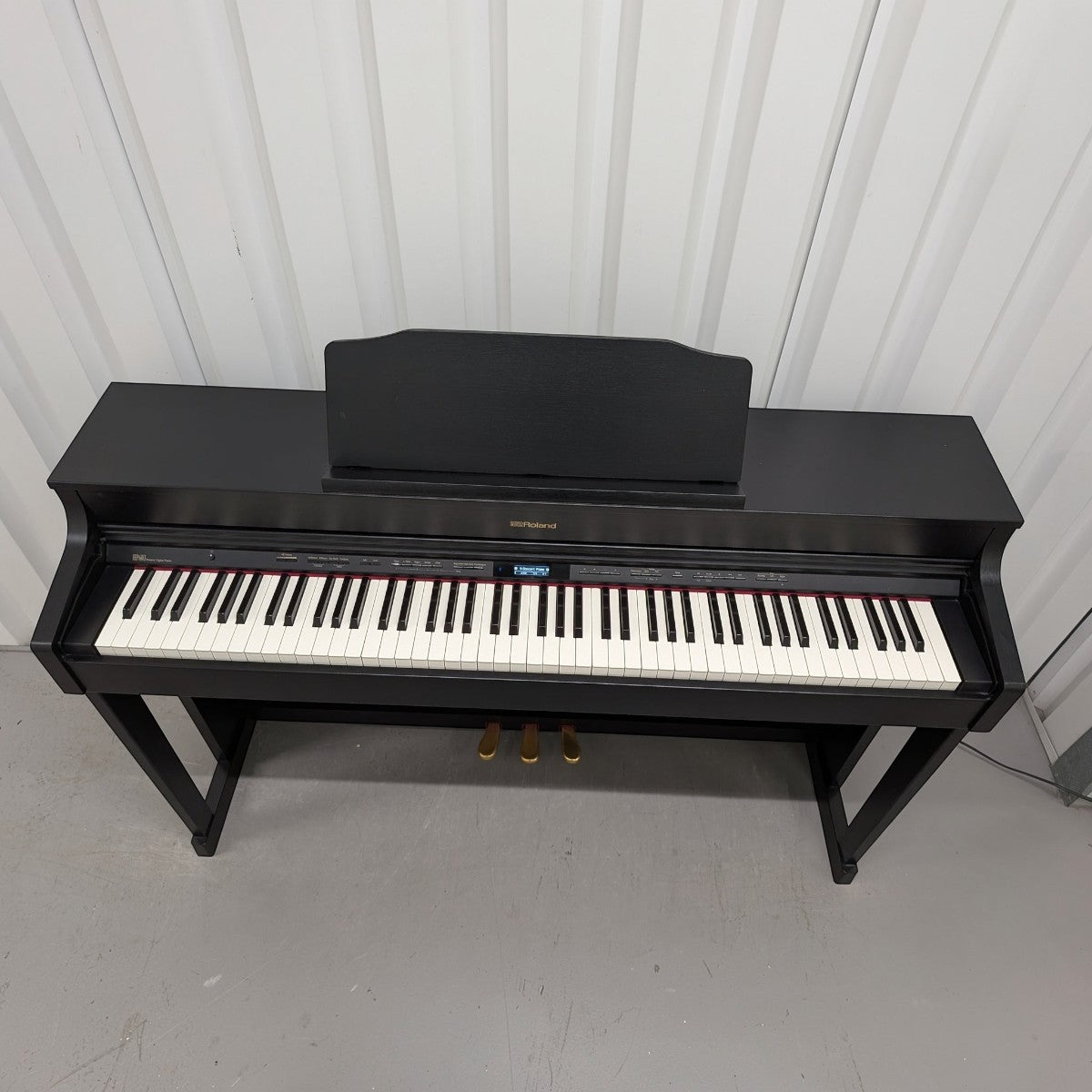Đàn piano điện Roland HP603 màu đen dáng console tại Tân Nhạc Cụ với bàn phím PHA-50 cao cấp