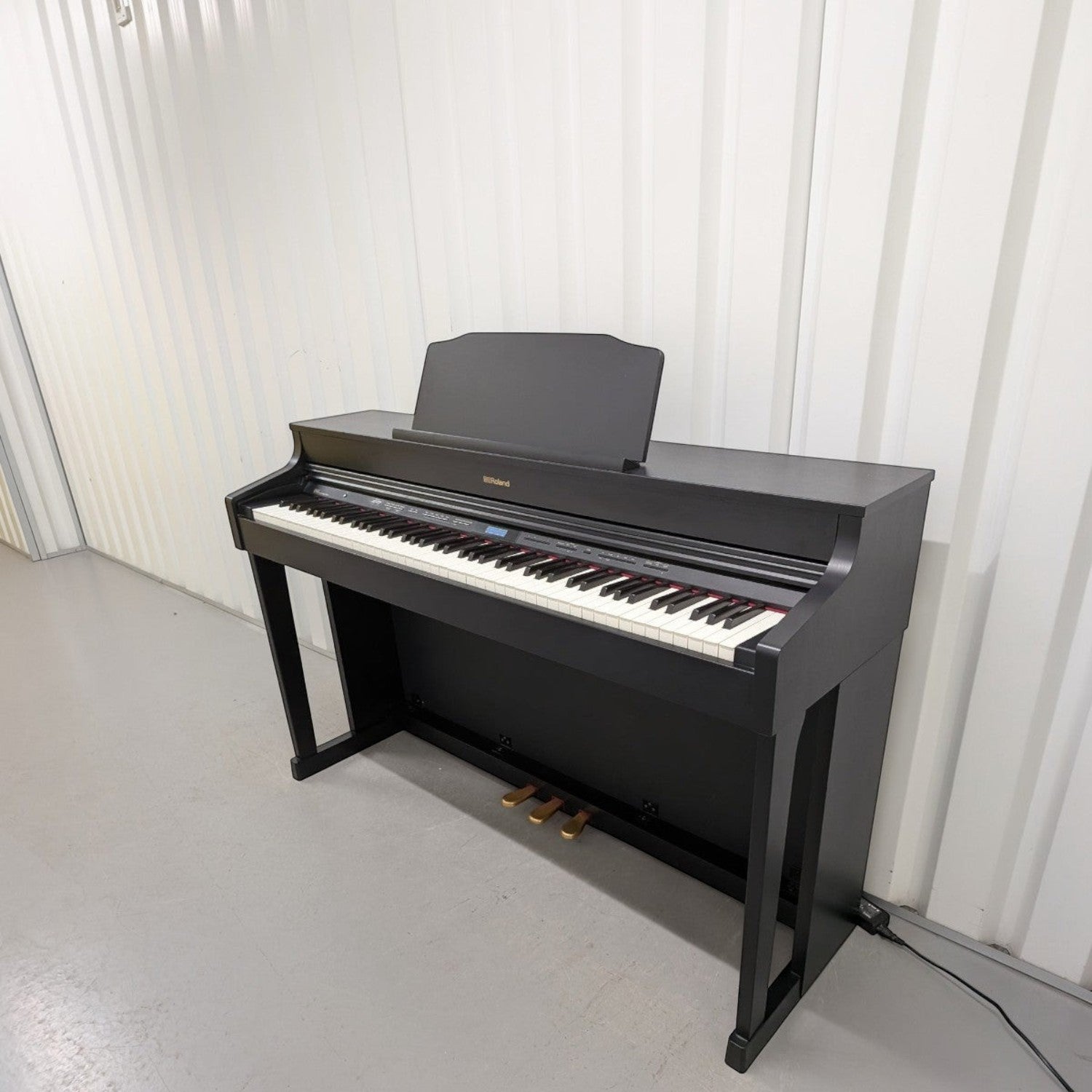 Đàn piano điện Roland HP603 màu đen dáng console tại TÂN NHẠC CỤ với bàn phím PHA-50 lai gỗ nhựa cao cấp
