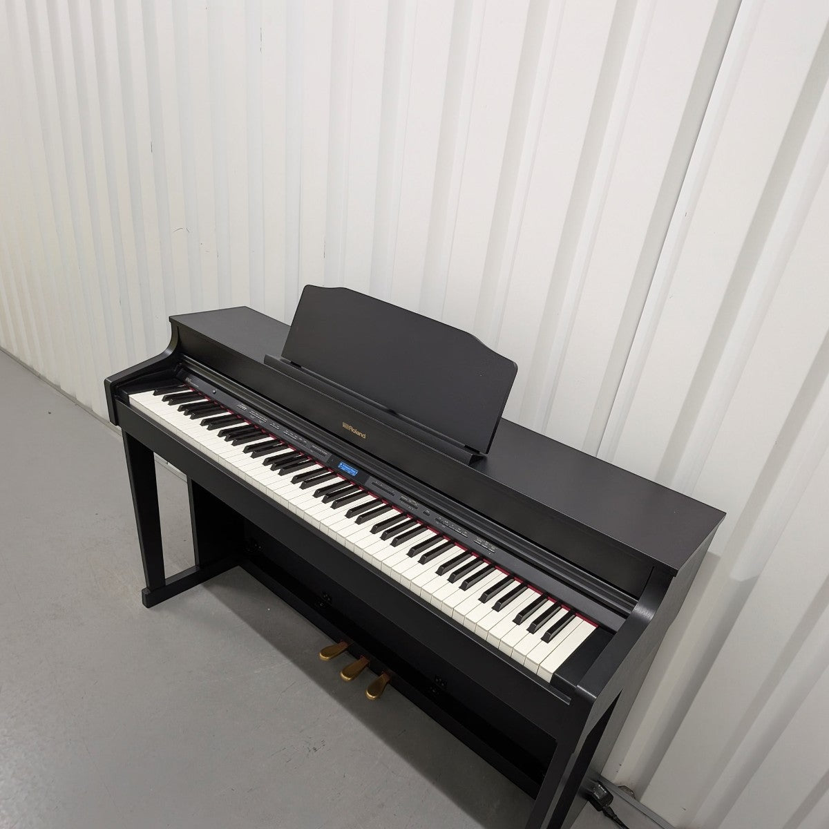 Đàn piano điện Roland HP603 màu đen dáng console tại TÂN NHẠC CỤ, bàn phím PHA-50 lai gỗ nhựa cao cấp