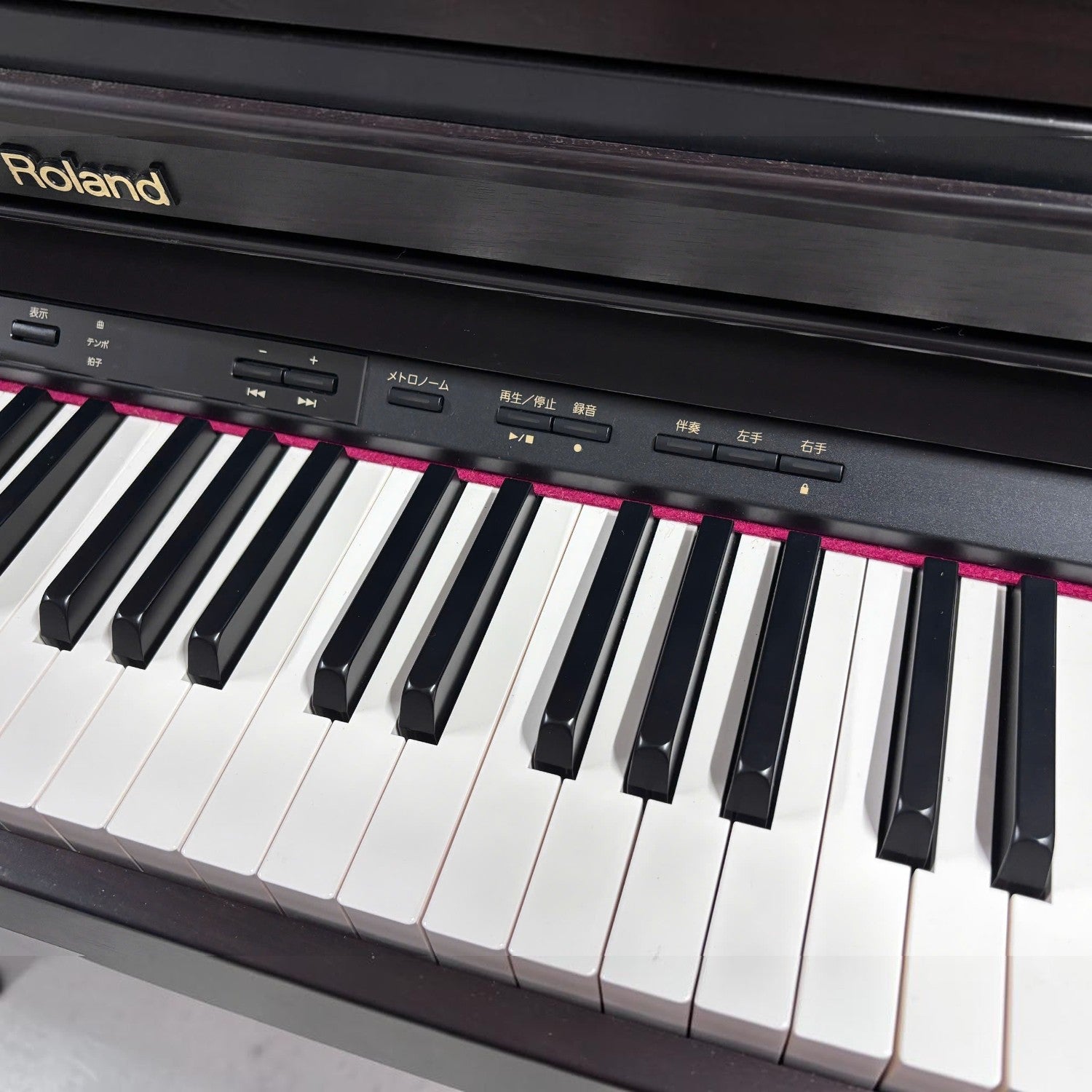 Đàn piano điện TÂN NHẠC CỤ Roland HP603 với bàn phím PHA-50 lai gỗ nhựa cao cấp và bảng điều khiển phía trên